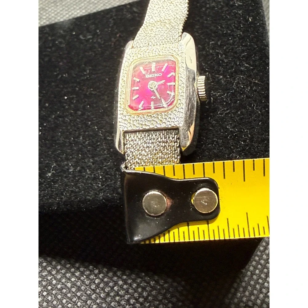 Vintage Seiko Manual Wind Watch Magenta Dial Silver Mesh Bracelet 11-3409